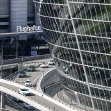 Flughafen Zürich reprendra sous son aile dès 2025 les services d'assistance aux passagers à mobilité réduite. (archives)